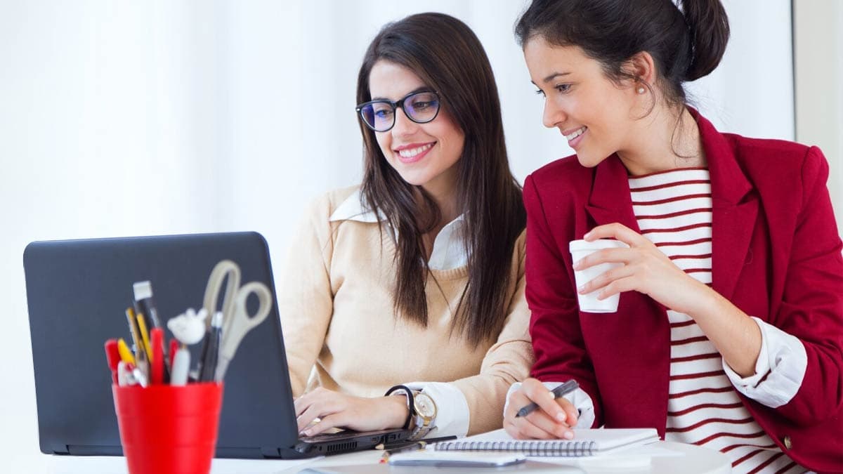 TOP Business ideas For Housewife : घर बैठे कमा सकती हैं लाखों, जानें डिटेल्स