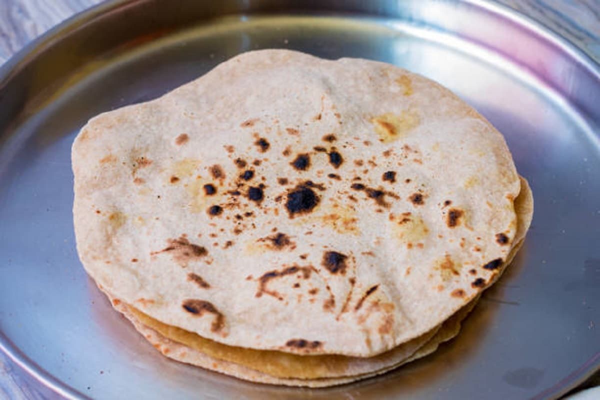 Benefits of Basi Roti: कितना फायदेमंद है बासी रोटी, इसके गुण जानने के बाद आप भी नहीं फेकेंगे रोटियां