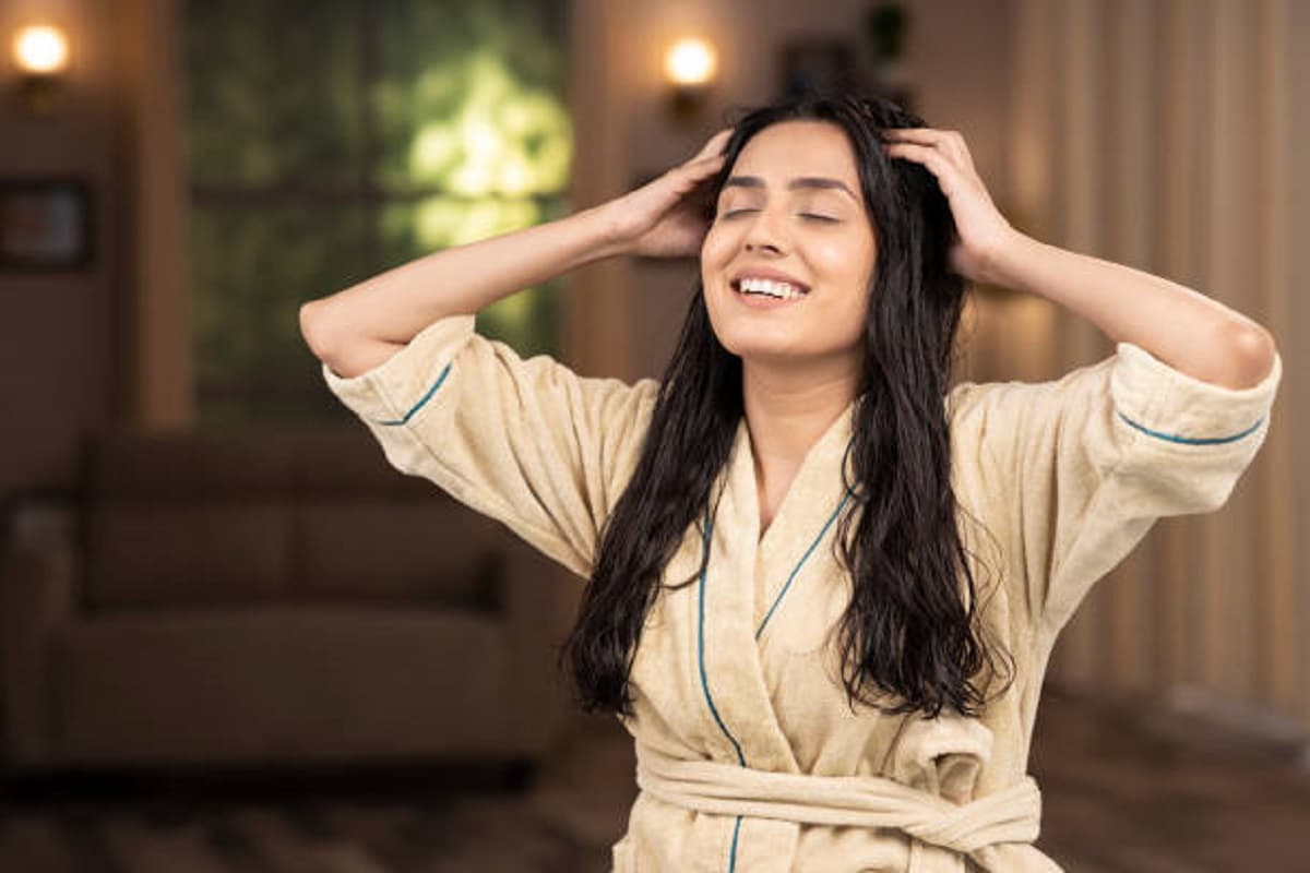 हफ्ते में इतनी बार लगाएं बालों में तेल, वरना बढ़ेगी हेयर फॉल की समस्या