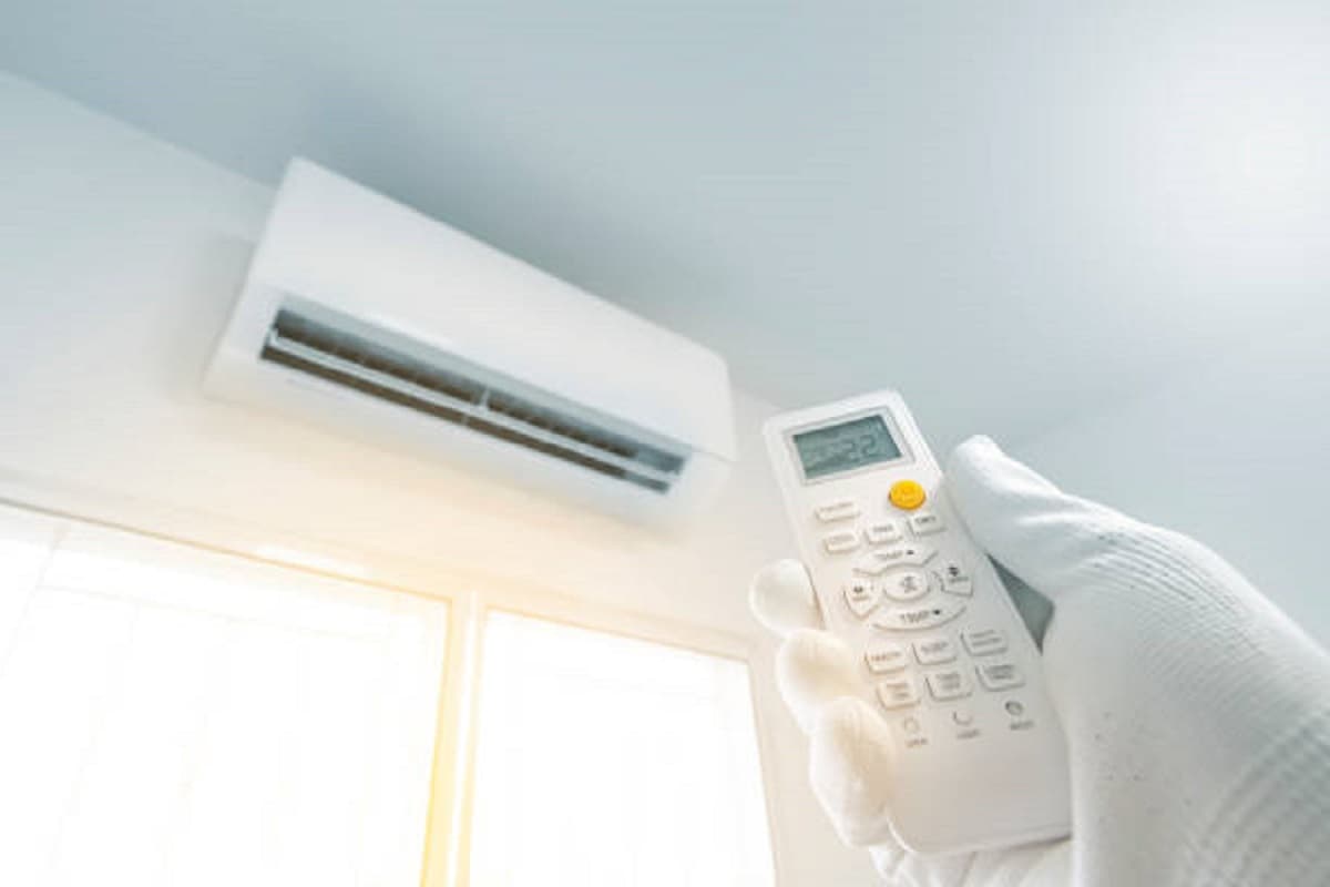 AC Care Tips: घर में कितनी देर चलानी चाहिए AC और क्यों? न करें ऐसी गलती