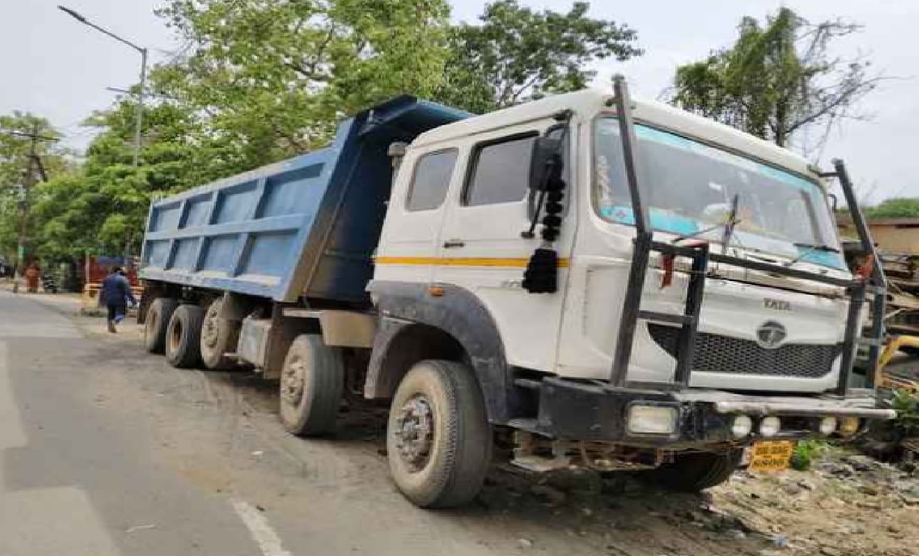 जहानाबाद में बालू के साथ ट्रक से गिरा युवक का शव, मचा हड़कंप, जांच में जुटी पुलिस