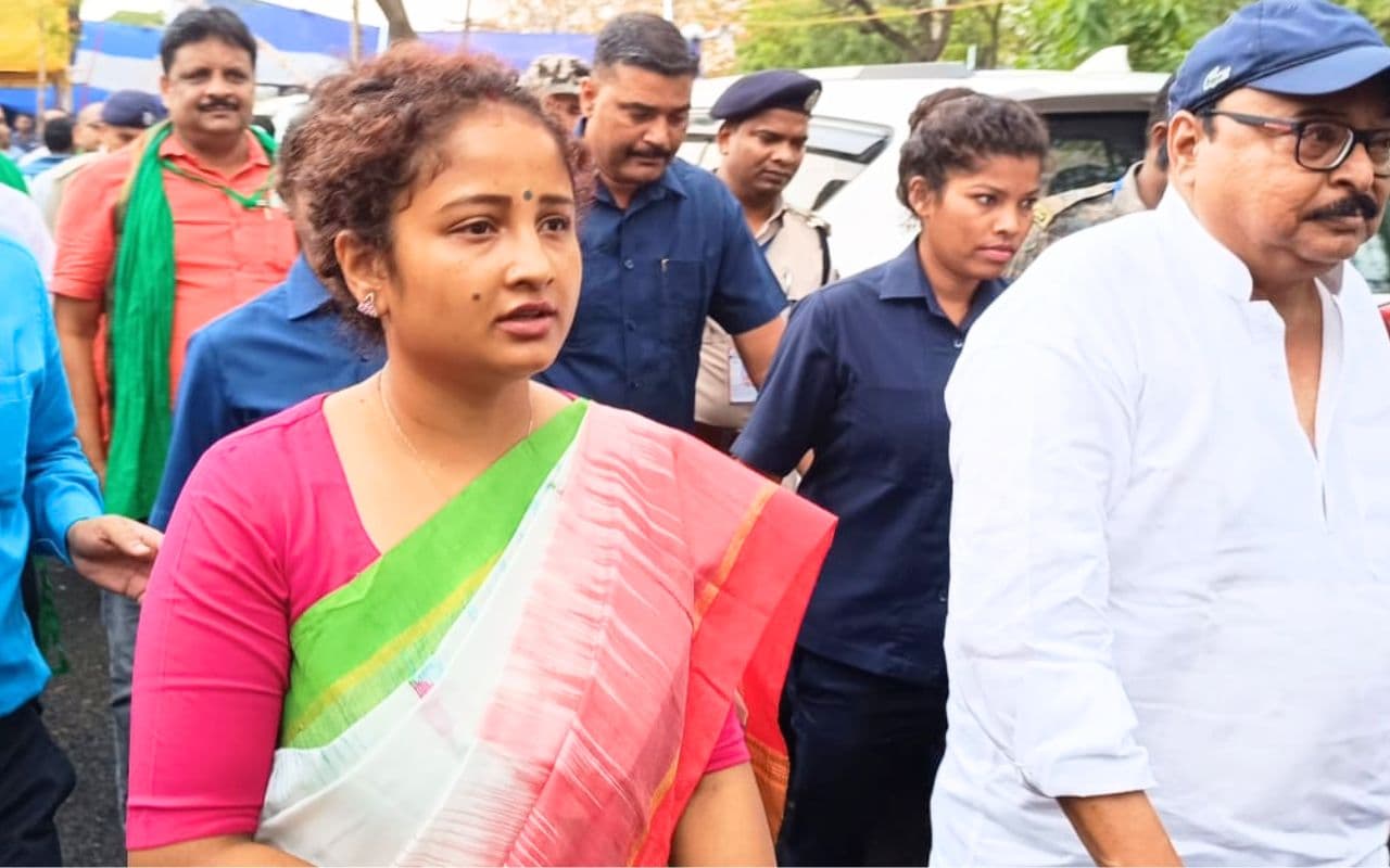 VIDEO: गांडेय में जीत के बाद कल्पना सोरेन ने जोड़े हाथ, सबसे पहले कही ये बात