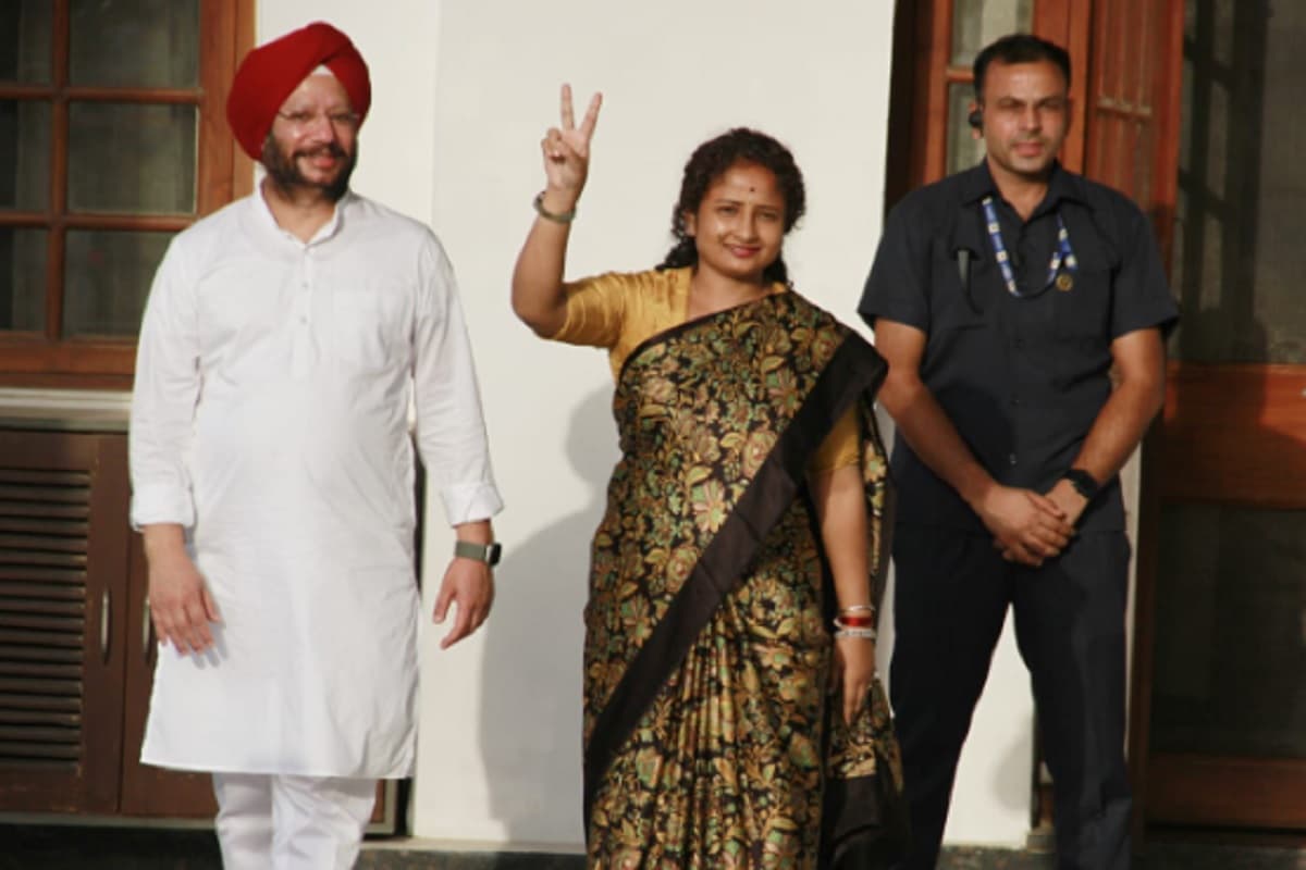 कल्पना सोरेन इंडिया गठबंधन की बैठक में शामिल होने के लिए पहुंचीं दिल्ली