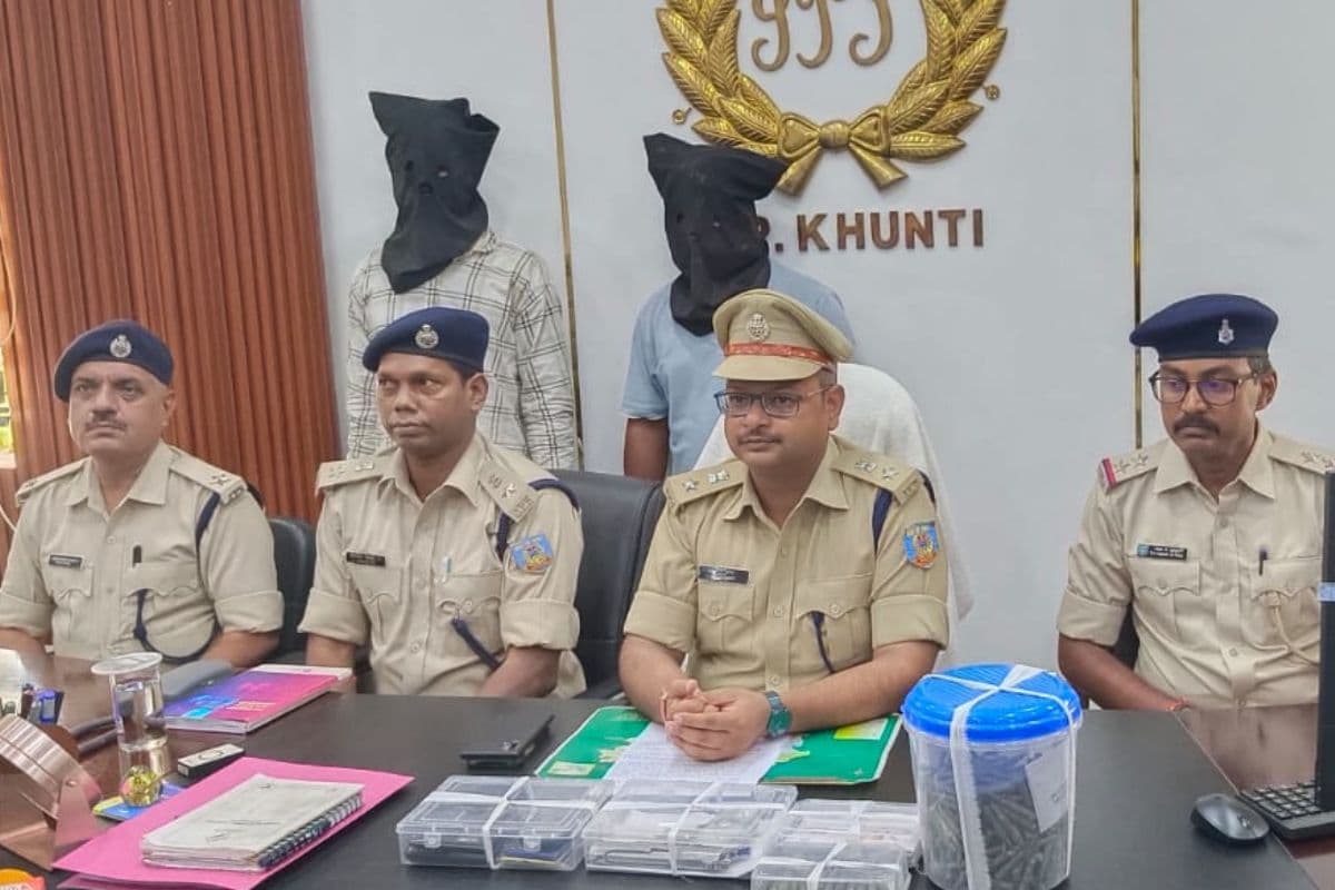 Jharkhand Naxal News: नक्सलियों के खिलाफ बड़ी सफलता, खूंटी से PLFI एरिया कमांडर समेत दो उग्रवादी हथियार के साथ अरेस्ट