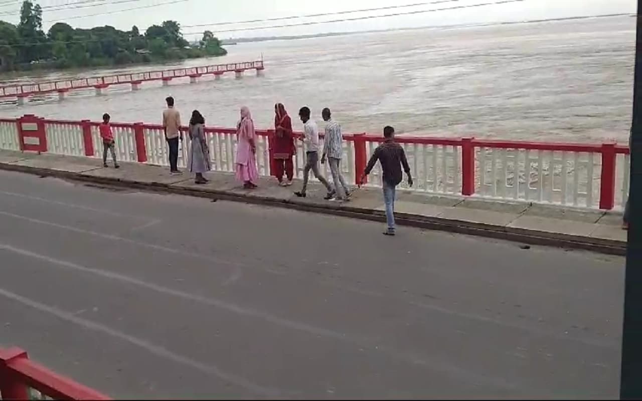 PHOTOS: नेपाल की बारिश से सुपौल में मचा तांडव, कोसी ऊफनाई तो बराज के डेढ‍़ दर्जन फाटक खोले गए