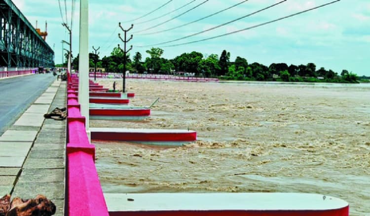 सुपौल में कोसी नदी का जलस्तर बढ़ा, बैराज के 29 गेट खोले गए, बढ़ी तटबंधों की निगरानी