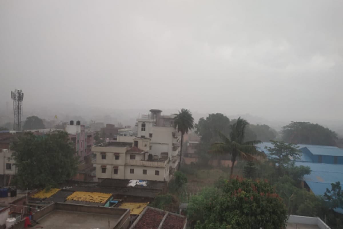 Jharkhand Weather: झारखंड में मॉनसून का प्रवेश, रांची में बारिश, अगले कुछ घंटों में इन जिलों में भारी वर्षा के आसार