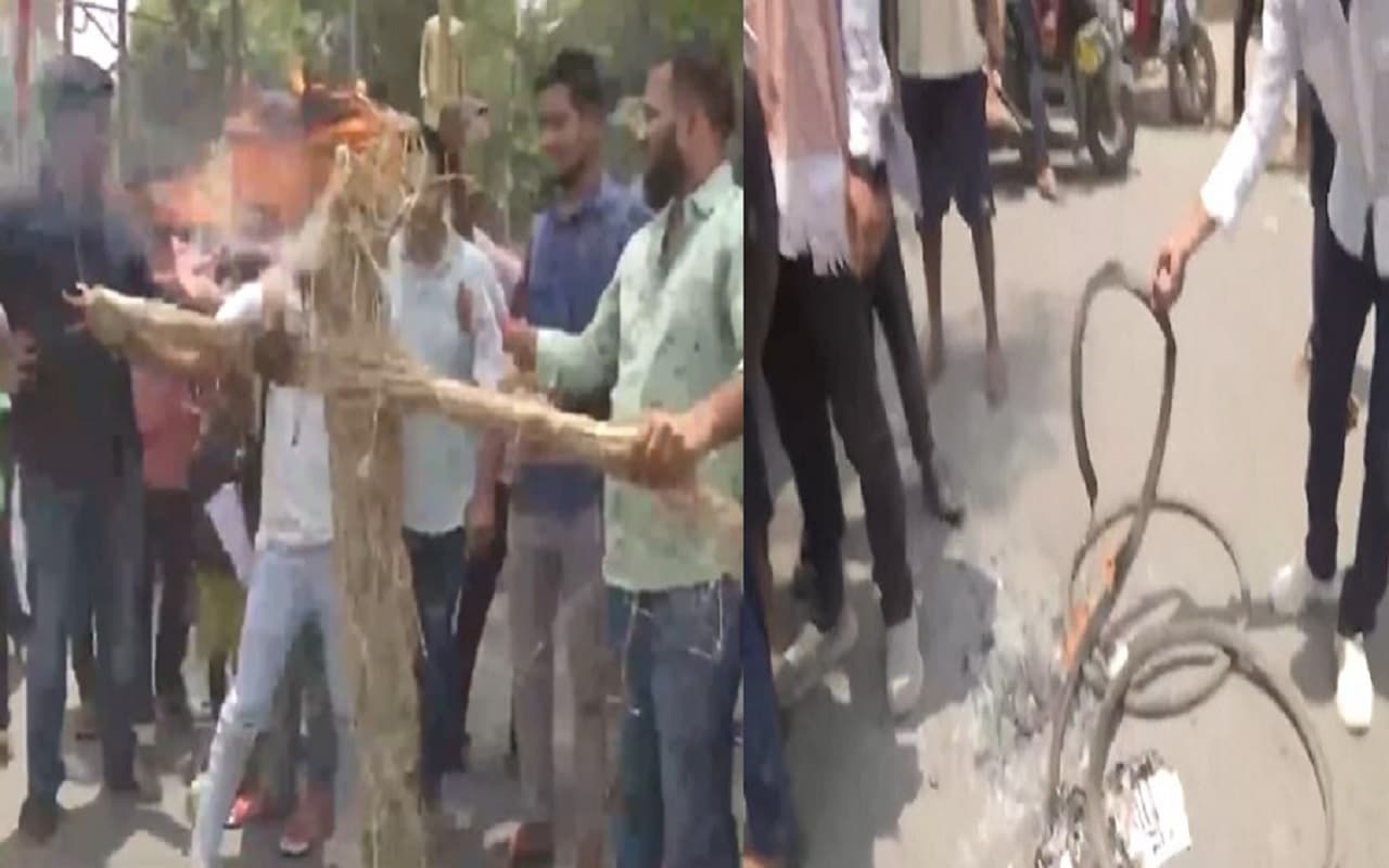 नीट परीक्षा रद्द करने की मांग को लेकर पटना की सड़क पर उतरे छात्र, टायर-पुतला जलाकर जताया विरोध