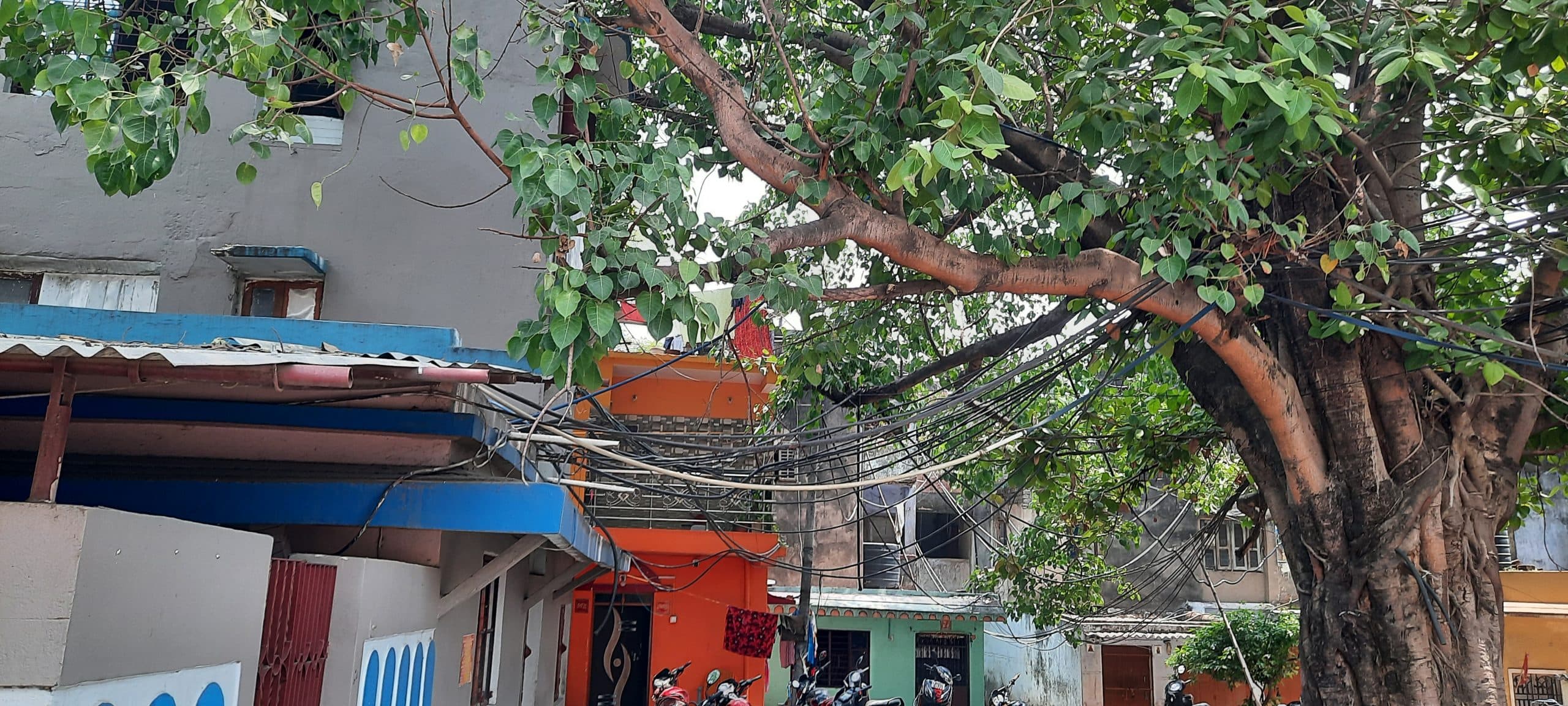 गोविंदपुर : जुगाड़ तकनीक से गोविंदपुर ईडब्ल्यूएस फ्लैटवासी को मिल रहा है पानी