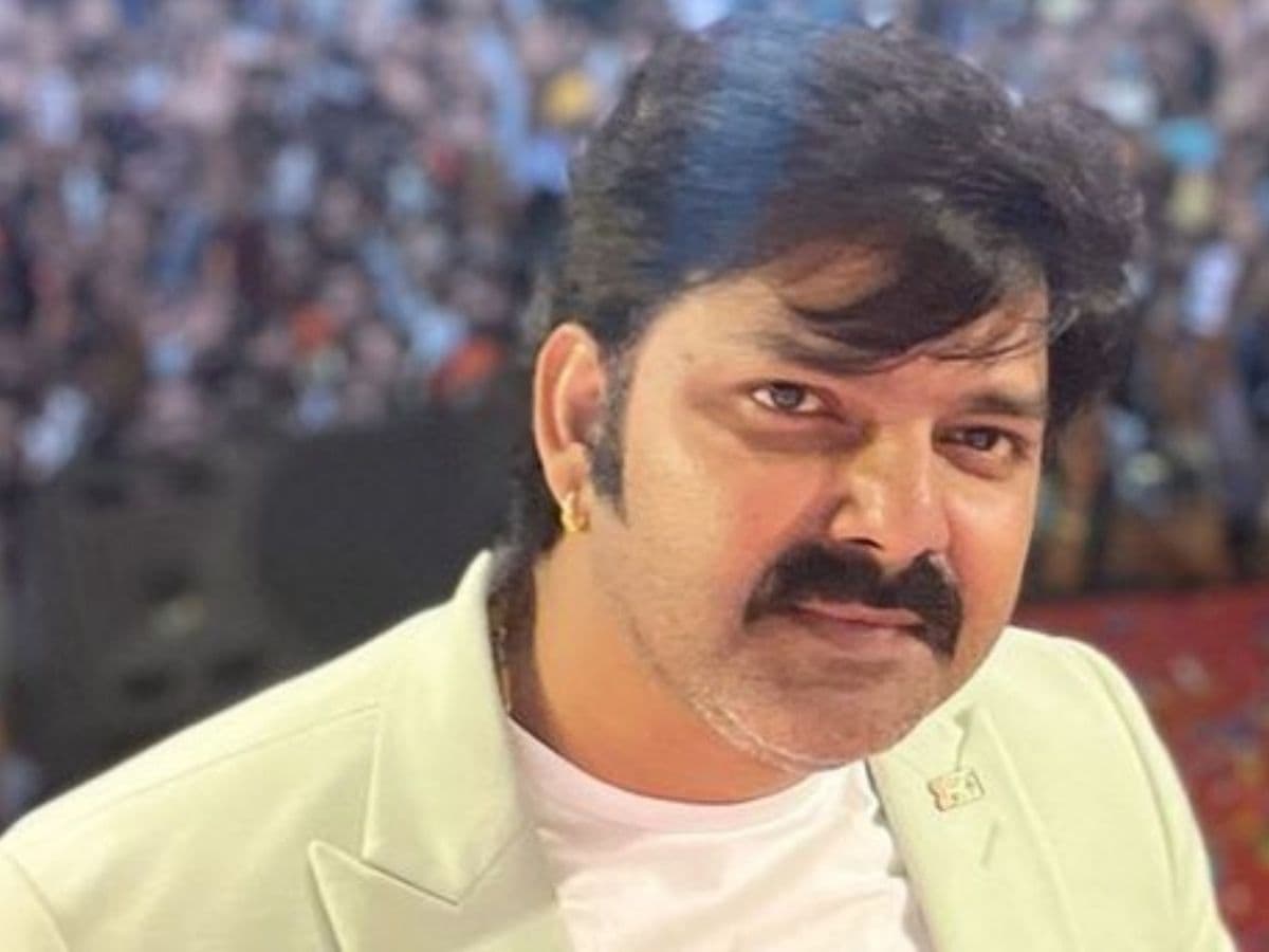 'मैरून कलर सड़िया' हुआ पुराना, Pawan Singh की 'सड़िया बुलूकिया' ने करोड़ व्यूज बटोरे
