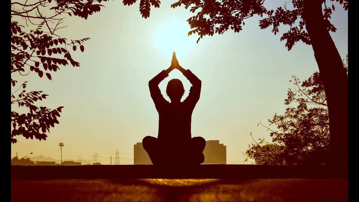 International yoga day 2024: आज योगा दिवस पर जानें क्या है इस दिन का इतिहास, जानें महत्व और थीम