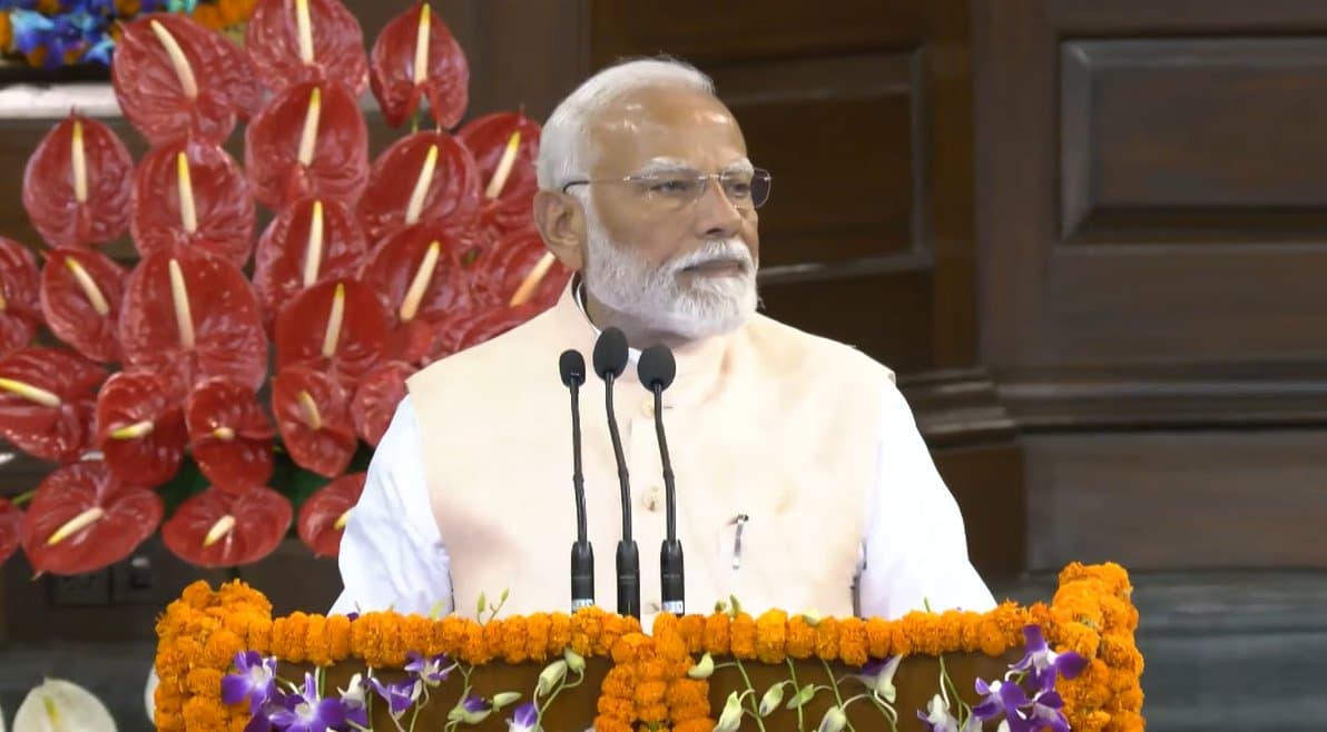 NDA Meeting: संसदीय दल के नेता चुने गए पीएम मोदी,  ‘वसुधा का नेता कौन हुआ’ शब्दों से किया गया स्वागत