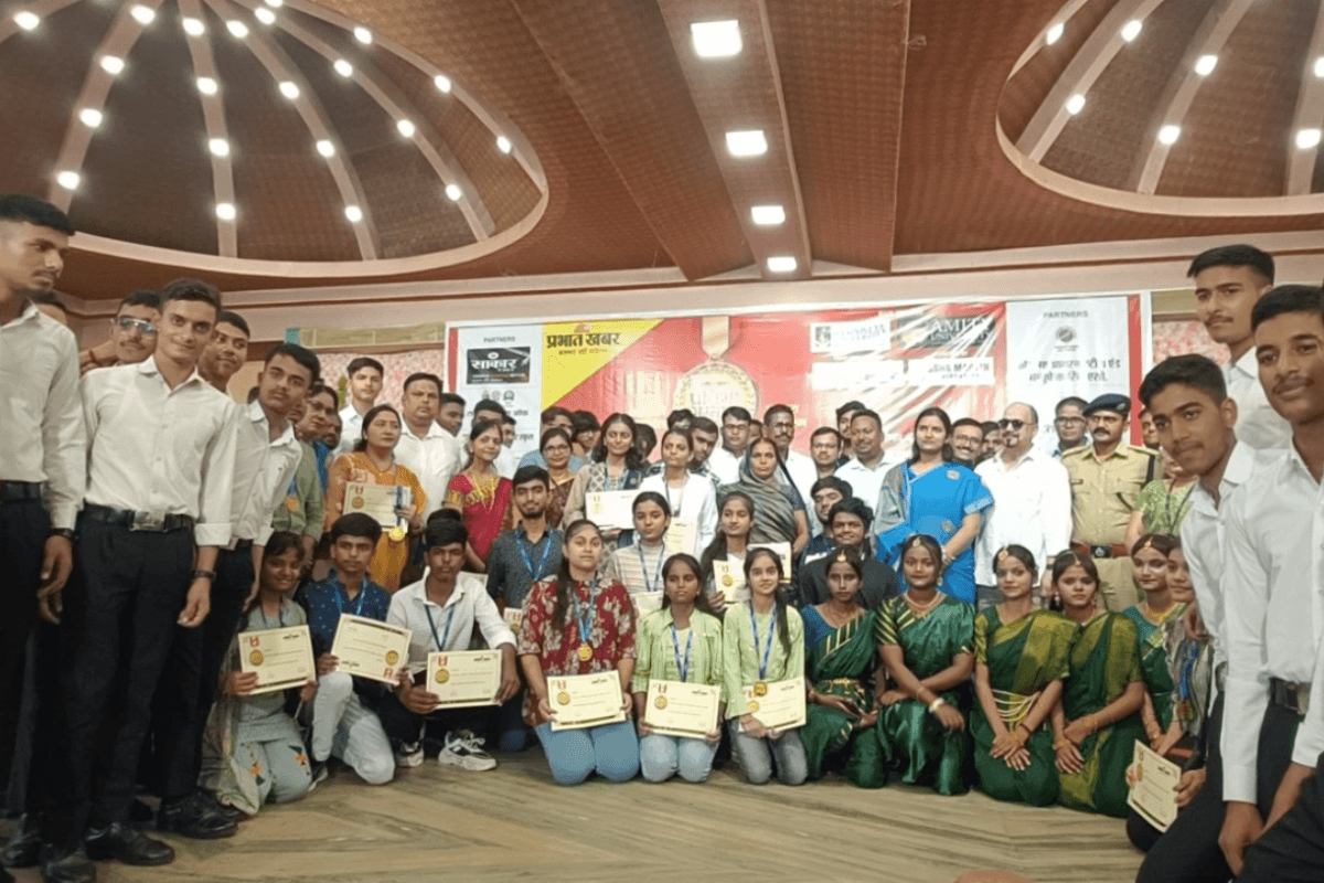 प्रभात खबर प्रतिभा सम्मान समारोह : कोडरमा के 350 मेधावी विद्यार्थियों को किया गया सम्मानित