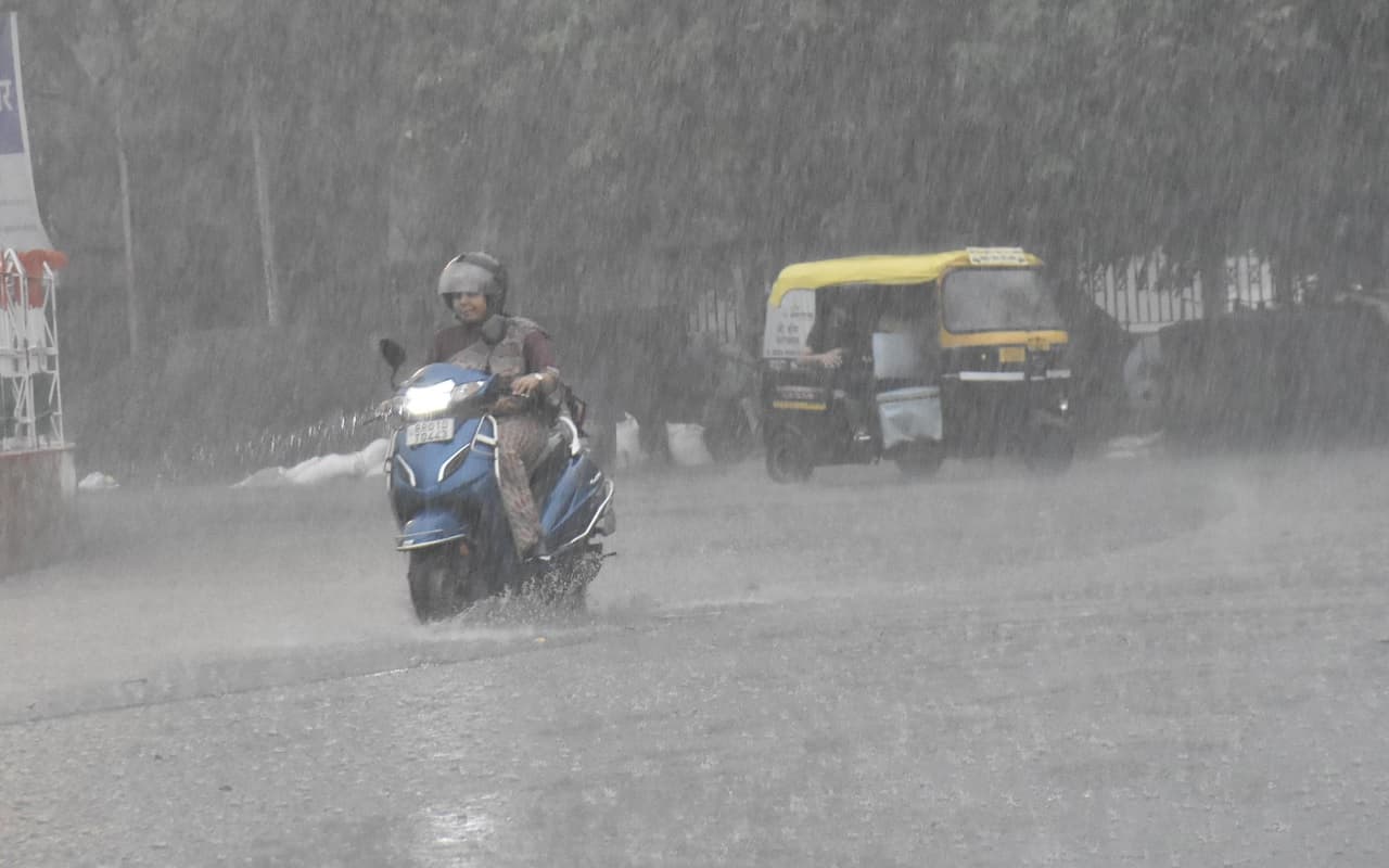 Bihar Weather: बिहार में बारिश से मिलेगी राहत, सभी इलाकों में पसरा मानसून! जानिए मौसम की जानकारी...