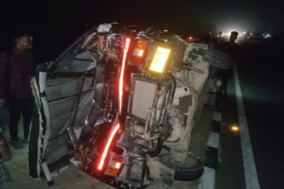 Ranchi Road Accident: रांची में टेंपो पलटने से दस लोग घायल, 5 की स्थिति गंभीर