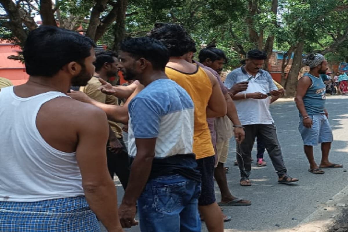 सिमडेगा में ट्रेलर ने बाइक सवार को लिया चपेट में, 2 की मौत, एक गंभीर रूप से घायल