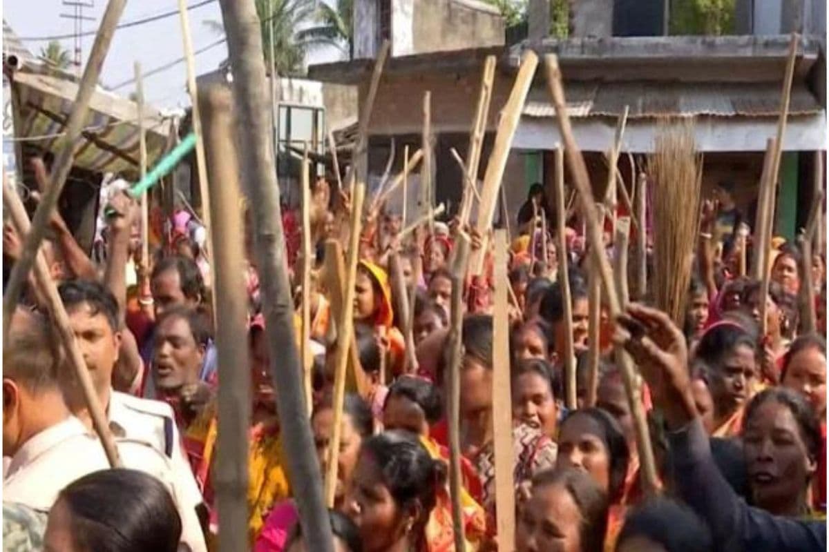 संदेशखाली बना रणक्षेत्र : बमबाजी व लाठीचार्ज, तृणमूल समर्थक गिरफ्तार, रेखा पात्रा की पुलिस से हुई नोकझोंक