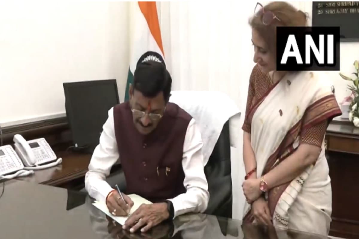 केंद्रीय राज्य मंत्री संजय सेठ ने संभाला पदभार, रक्षा मंत्री राजनाथ सिंह ने दी शुभकामनाएं