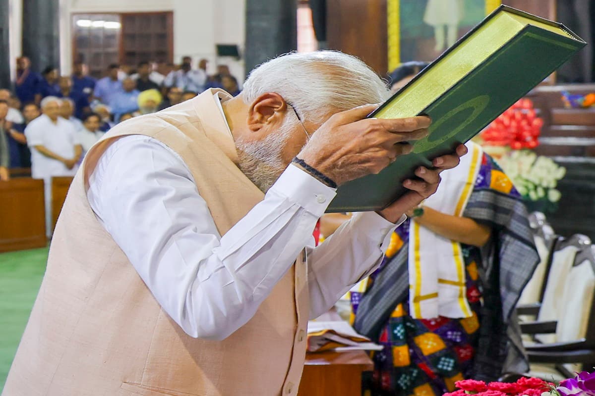 पीएम मोदी ने कहा-जीवन का प्रत्येक क्षण संविधान में निहित मूल्यों को बनाए रखने के लिए समर्पित