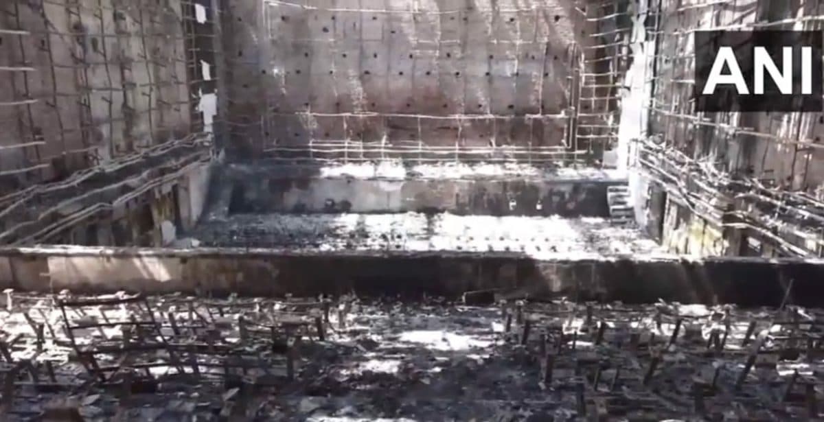Shahjahanpur Fire: शाहजहांपुर के इकलौते सिनेमा हाल में लगी आग पर काबू, दो घंटे पहले समाप्त हुआ था लास्ट शो