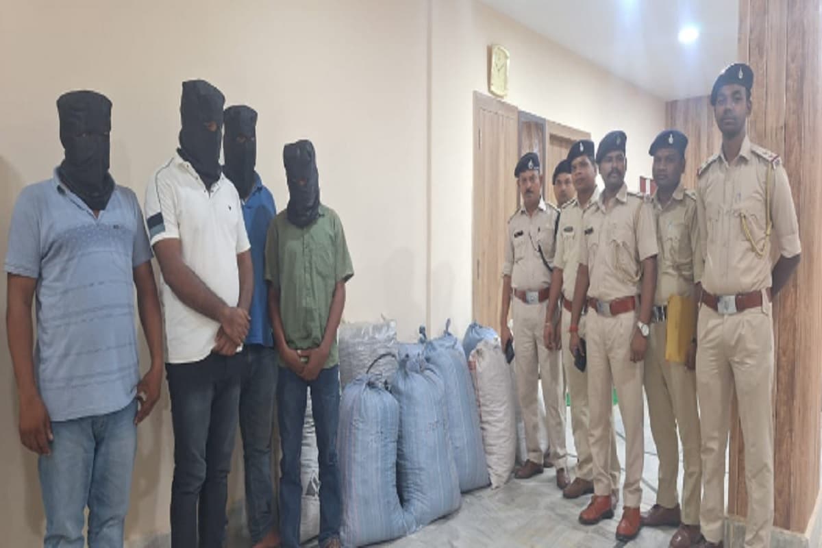 सिमेडगा में मादक पदार्थों के खिलाफ पुलिस की बड़ी कार्रवाई, 155 किलो गांजा के साथ चार तस्कर गिरफ्तार