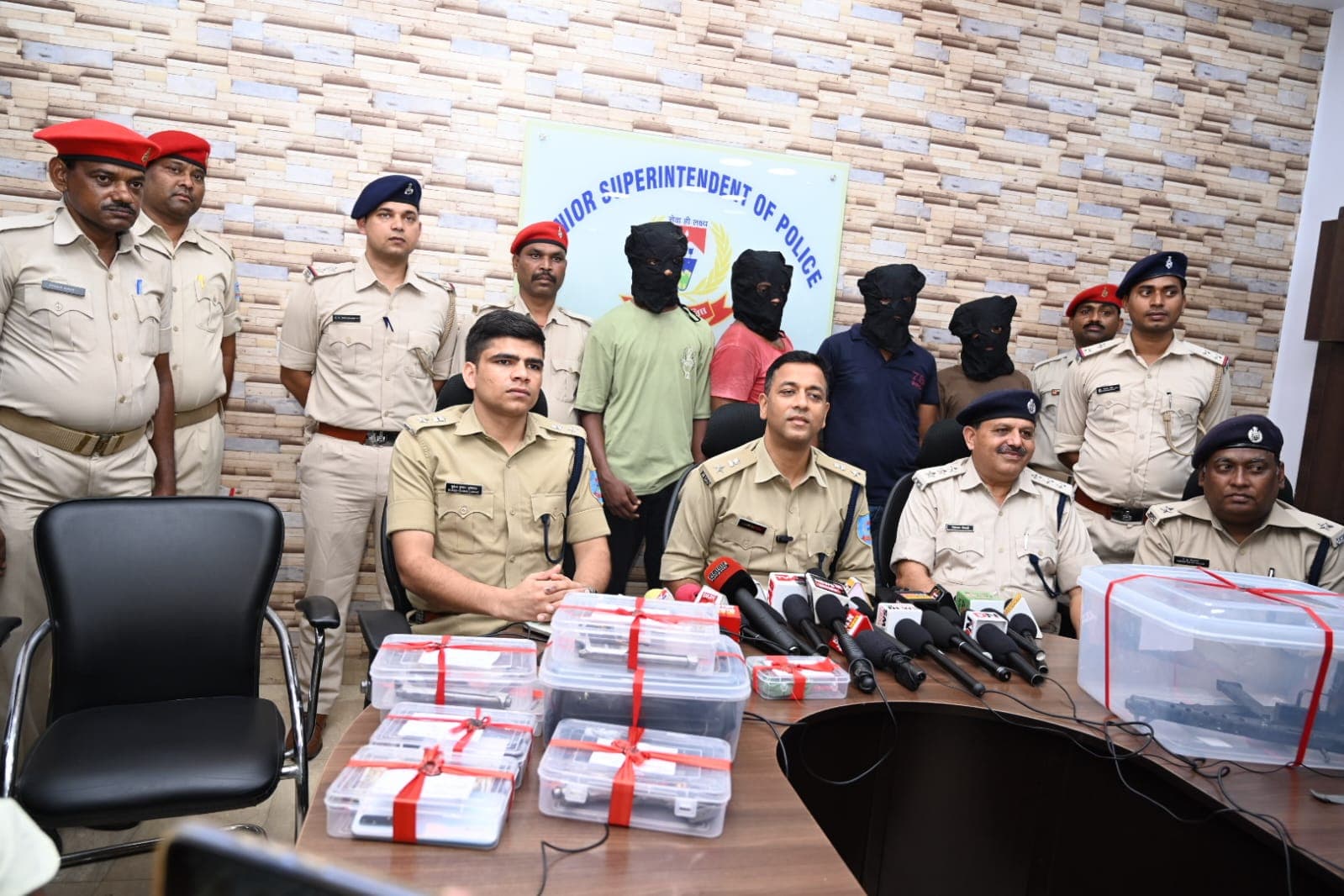 सोनारी लूटकांड: एक साल पहले ही एबी ज्वेलर्स को अपराधियों ने बनाया था टारगेट,चार गिरफ्तार