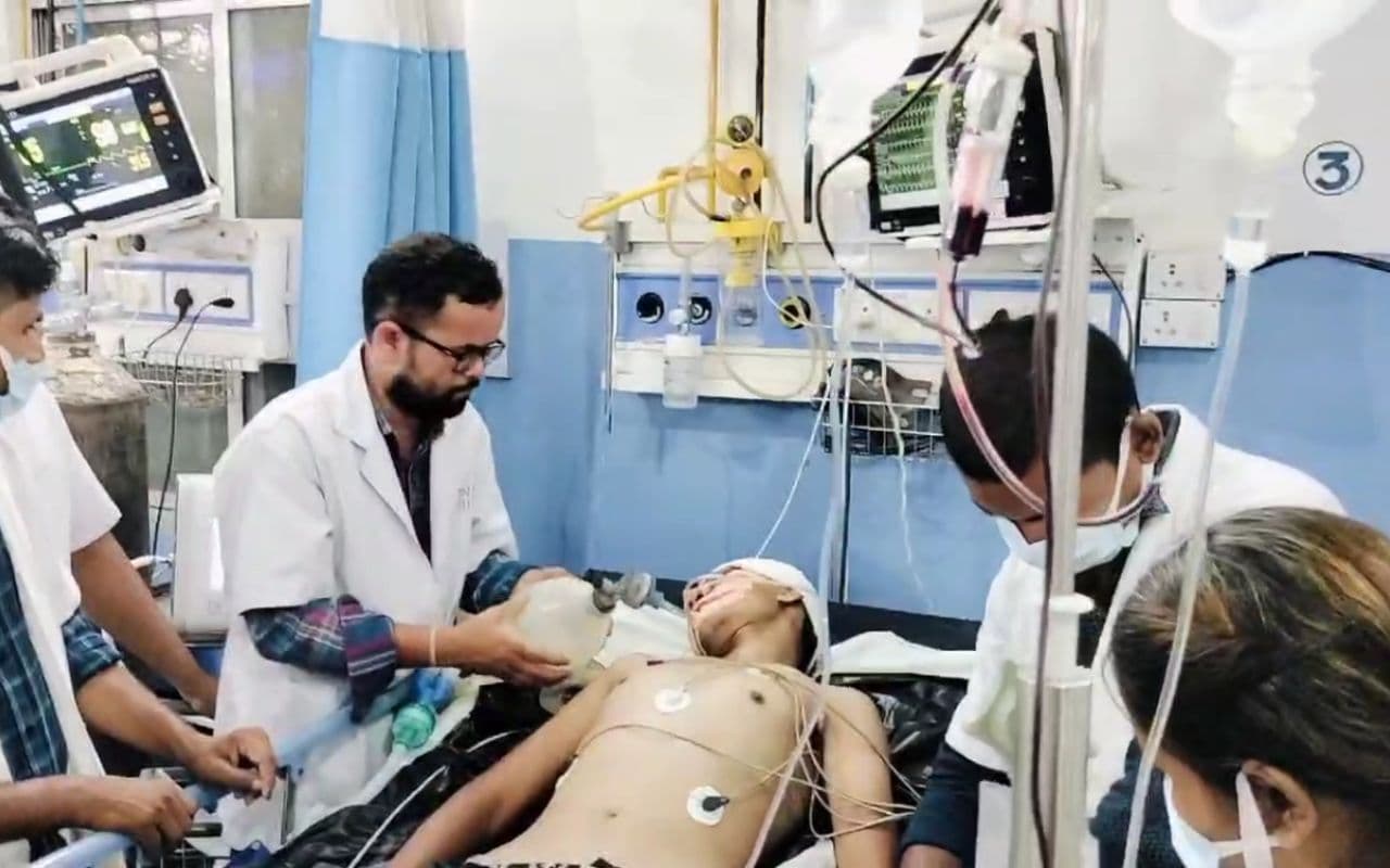 Train Accident News: नीलांचल एक्सप्रेस हादसे में घायल 2 लोगों को मुरी लाया गया, एक की हालत गंभीर