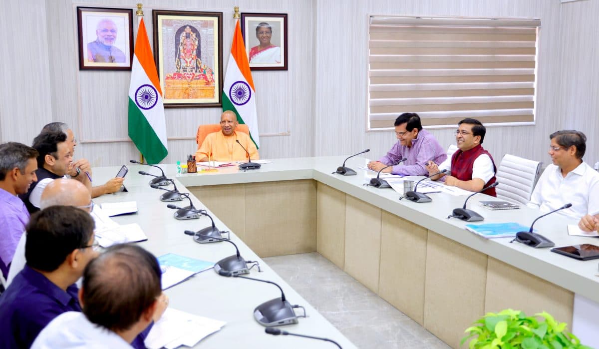 UP Electricity News: उपभोक्ता को बिजली बिल समय से जमा करने के लिए प्रोत्साहित करें, सीएम योगी ने दिए निर्देश