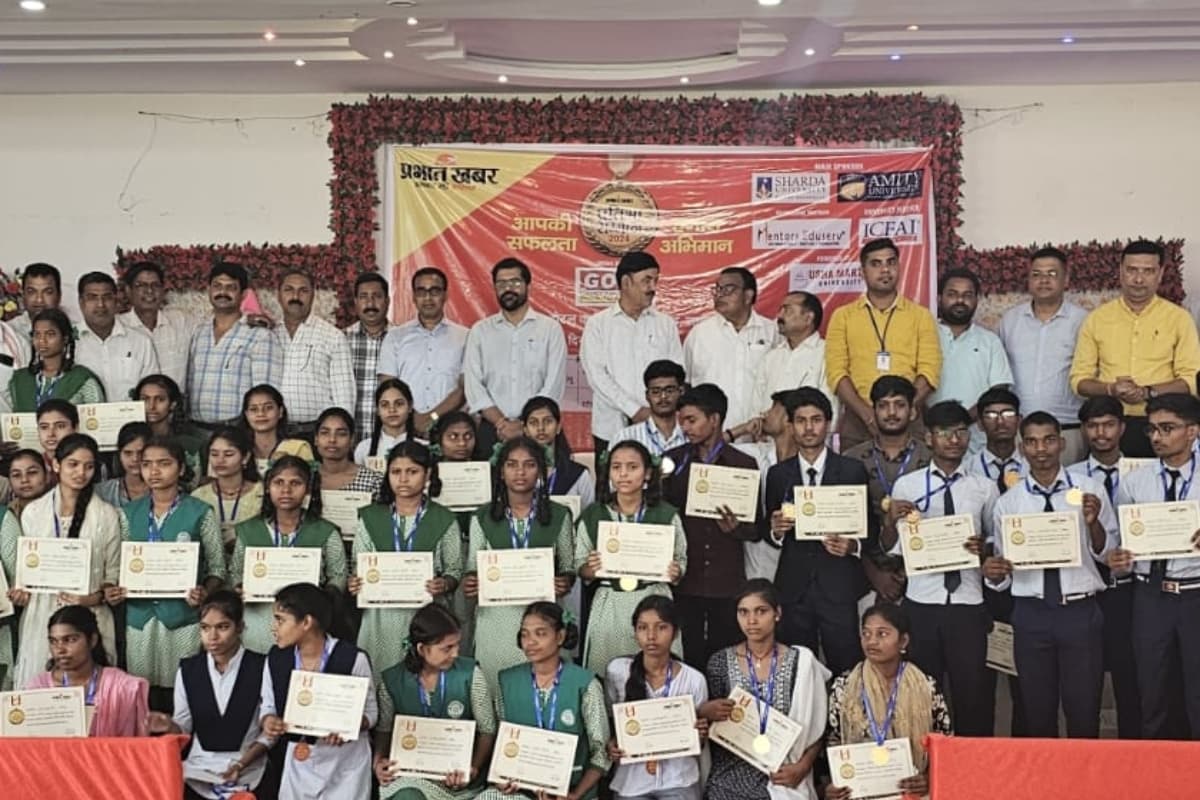 प्रभात खबर प्रतिभा सम्मान समारोह : लातेहार के 120 मेधावी विद्यार्थी सम्मानित