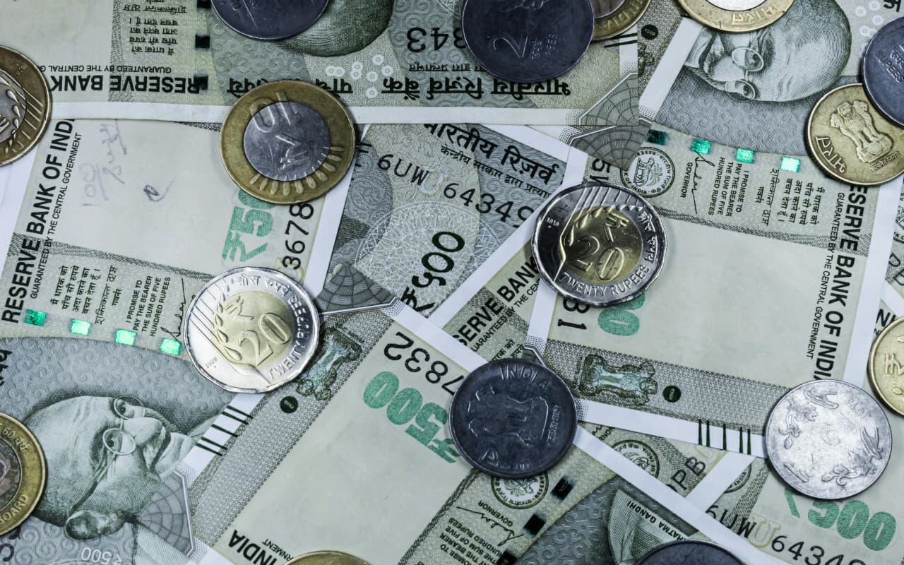 Vastu Tips: आर्थिक स्थिति को करना चाहते हैं मजबूत? अपनाएं वास्तु शास्त्र से जुड़े ये उपाय