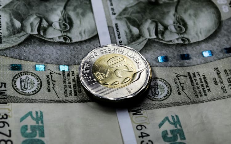 Vastu Tips: जीवन में कभी नहीं होंगे गरीब, ध्यान में रखें वास्तु से जुड़े ये नियम