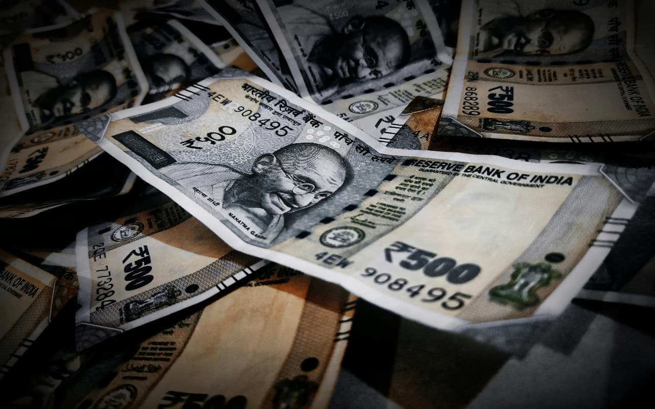 Vastu Tips: जीवन में कभी नहीं करना पड़ेगा आर्थिक तंगी का सामना, रोज करें ये जरूरी काम