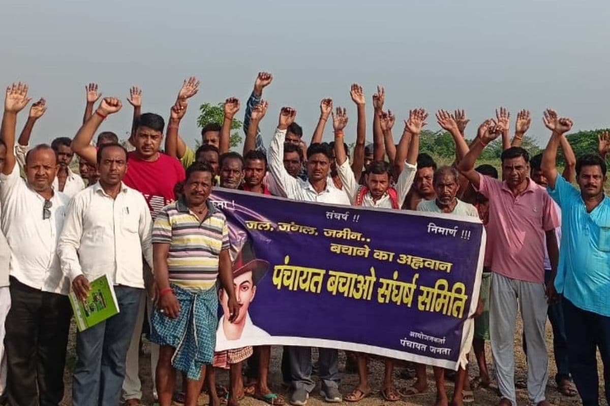 बोकारो में सेप्टेज ट्रीटमेंट प्लांट के निर्माण का विरोध, ग्रामीणों ने नगर आयुक्त के वाहन व जेसीबी पर की पत्थरबाजी