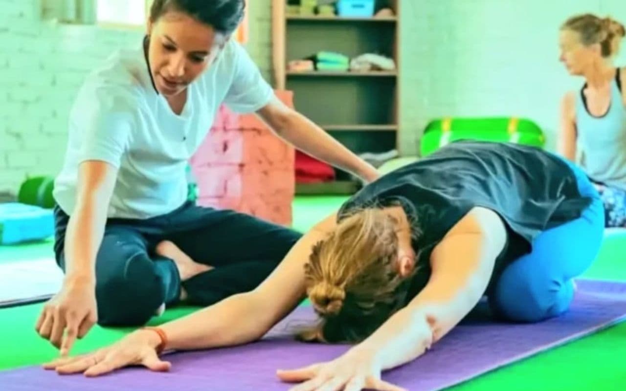 Yoga Day: टेम्स के तट से त्रिवेणी पहुंची जुनैब योग के जरिये लोगों की जिंदगी को बना रही जन्नत