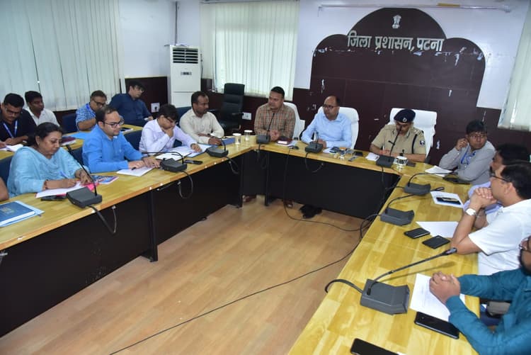 Patna DM ने कोचिंग संस्थानों के संचालकों से कहा- एक महीने में सुधारें हालात, पढ़िए और क्या कुछ कहा..