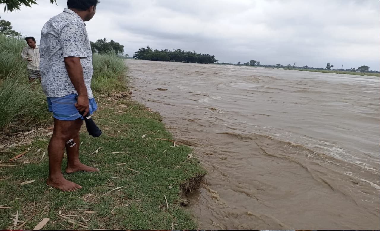 Bihar Flood: बारिश के बाद नदियों ने तरेरी आंखें, अब मसान नदी ने दिखाया रौद्र रुप...