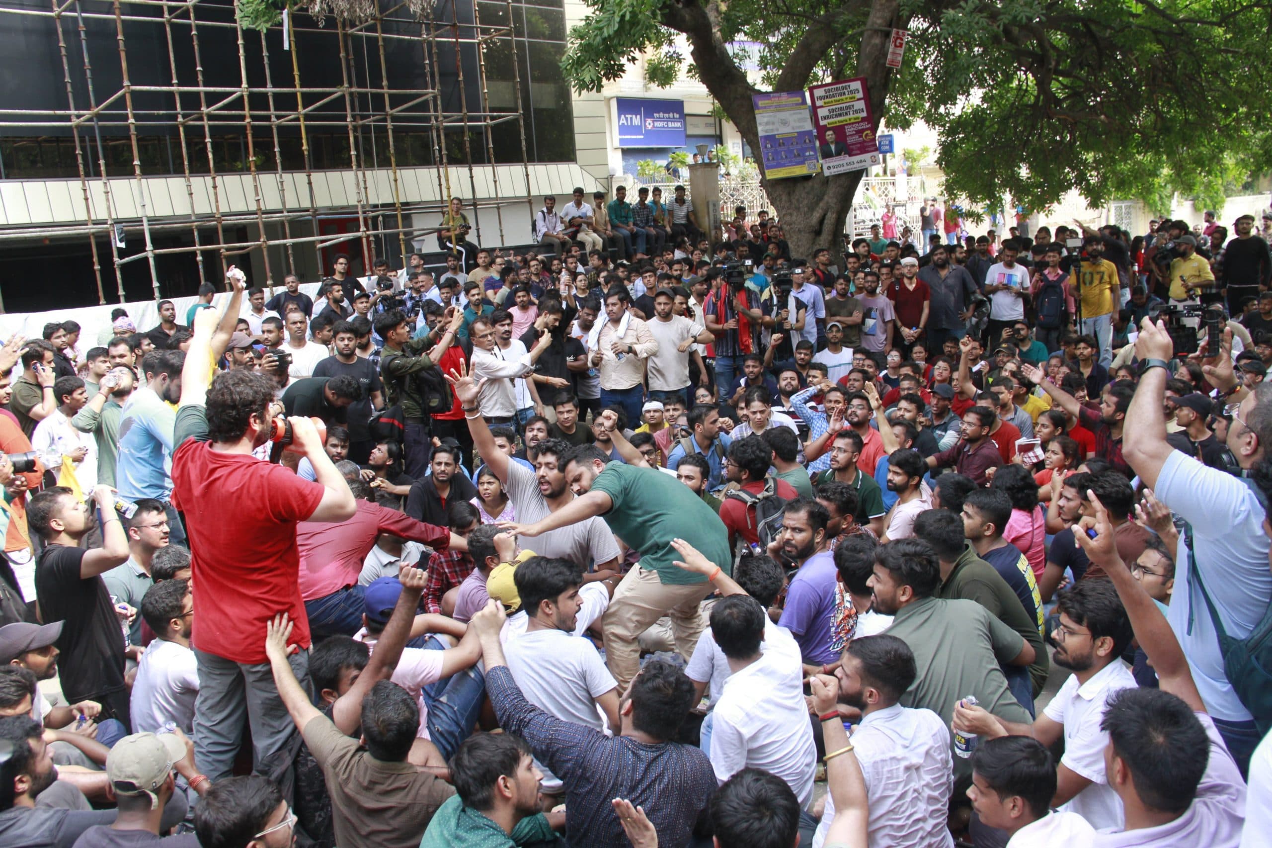 Civil Services Exam: सपने को हकीकत में बदलने का गलत कारोबार कर रहे हैं कोचिंग संस्थान