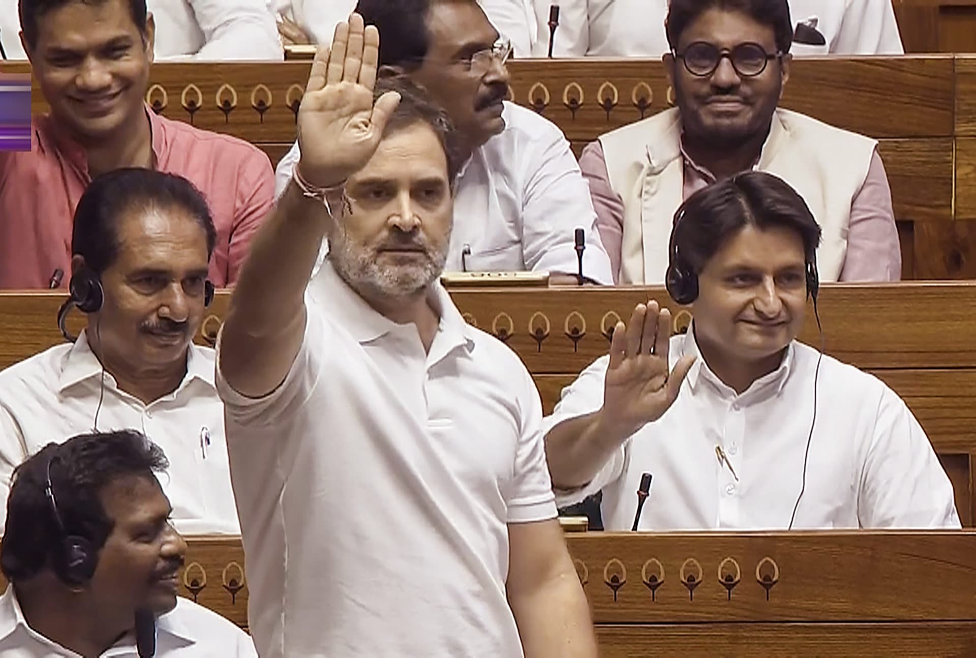सदन में 'हिंदू' पर क्या बोल गये राहुल गांधी… जवाब देने खड़े हो गए पीएम मोदी, प्रियंका गांधी ने दी सफाई