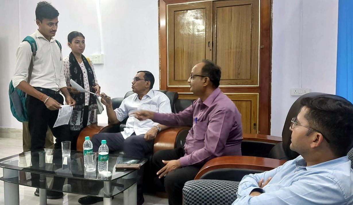 सर, रिजल्ट एक साल पहले आया, लेकिन अब तक… BRABU के छात्रों ने संवाद में रखी अपनी समस्याएं