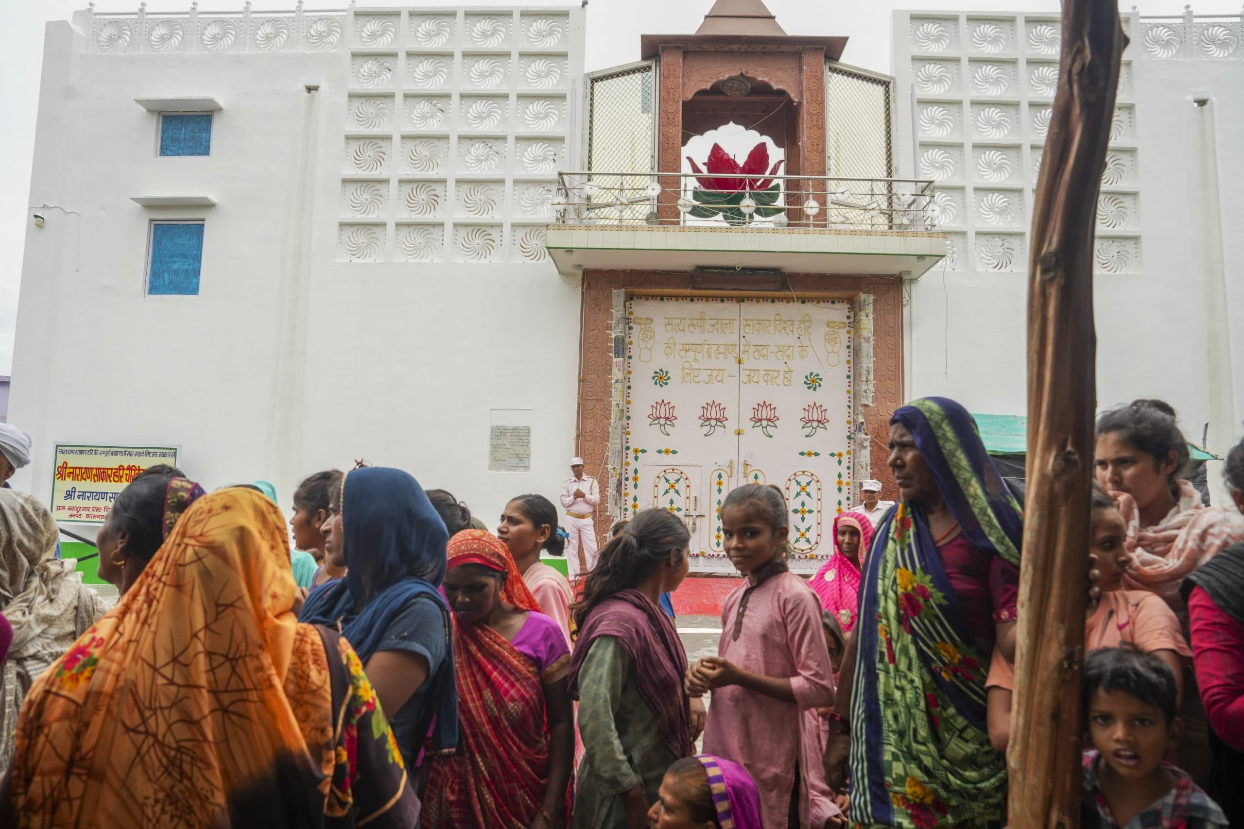 Hathras Stampede Case: 'भोले बाबा' का आपराधिक रिकॉर्ड खंगालेगी पुलिस, छह आरोपी गिरफ्तार, मुख्य आयोजक पर 1 लाख का इनाम