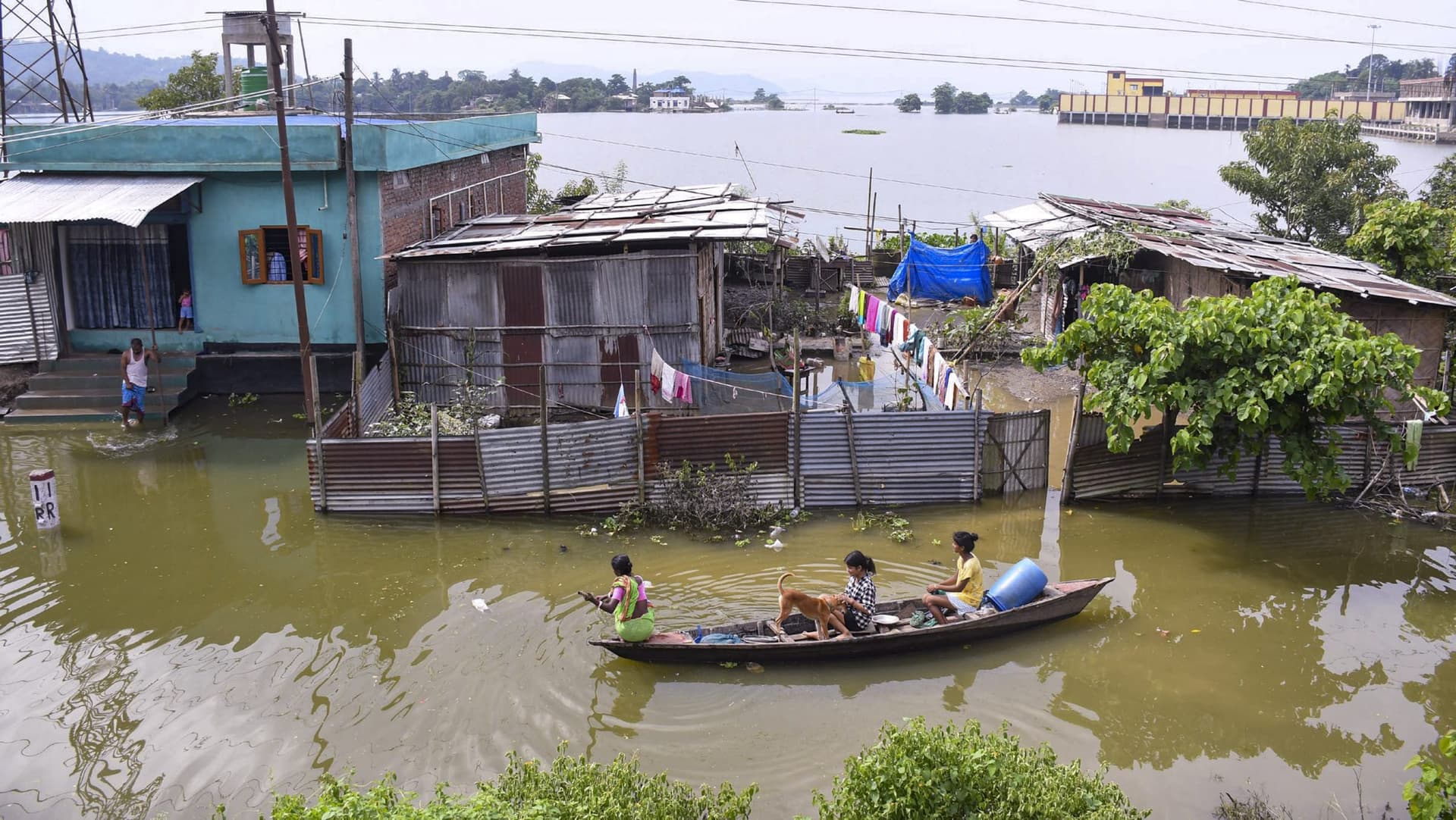 Assam Flood: बाढ़ से असम में भयंकर तबाही, अब तक 107 लोगों की मौत, 8.4 लाख से ज्यादा प्रभावित