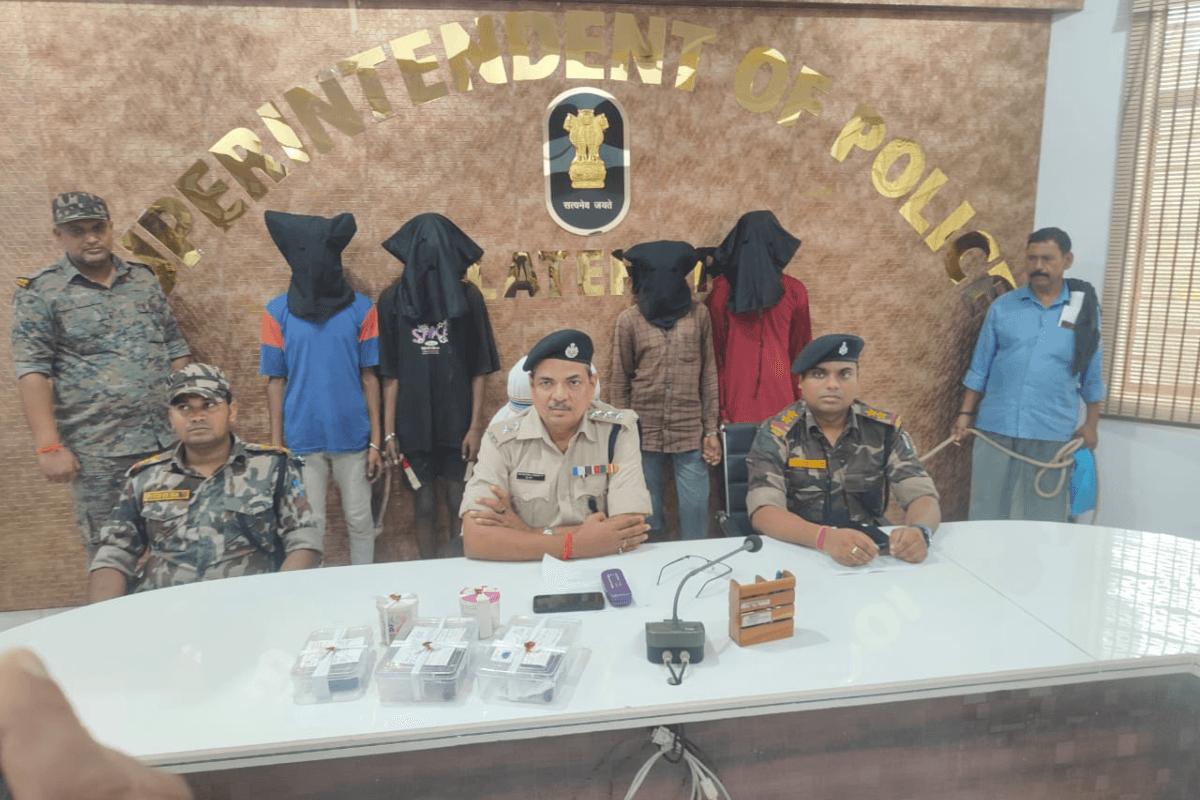 लातेहार में पुलिस को उग्रवादियों के खिलाफ मिली बड़ी सफलता, 4 को हथियार के साथ किया गिरफ्तार