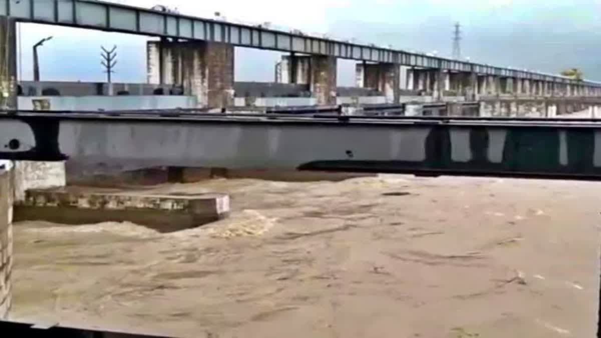 Flood in Bihar: गंडक बराज से कभी भी छोड़ा जा सकता है 5 लाख क्यूसेक पानी, इस जिले में तबाही का खतरा