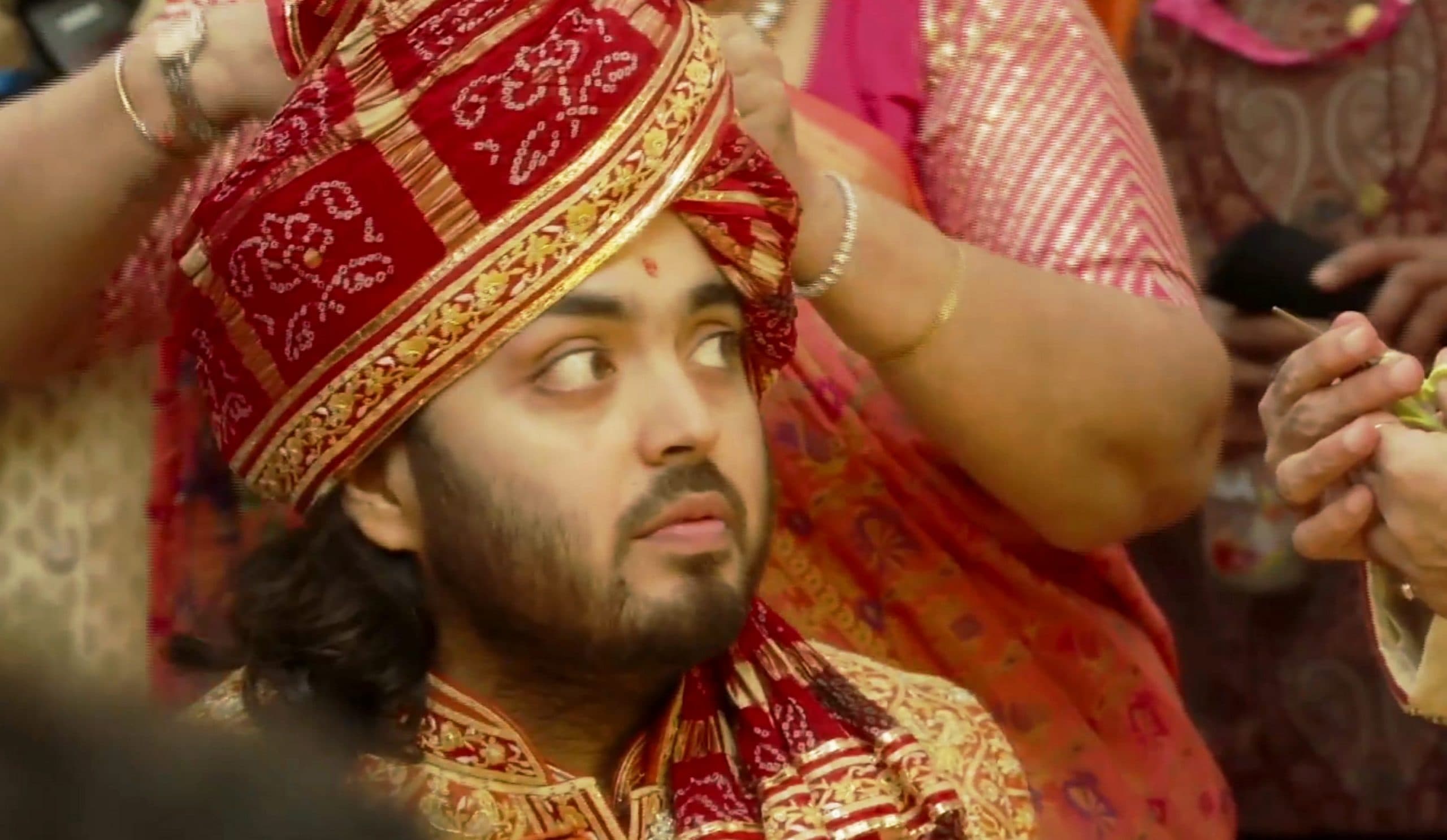 Anant and Radhika Wedding: लाल पगड़ी बांध अनंत अंबानी बने दूल्हा, बॉलीवुड कलाकारों संग थिरके देश-विदेश से आये मेहमान