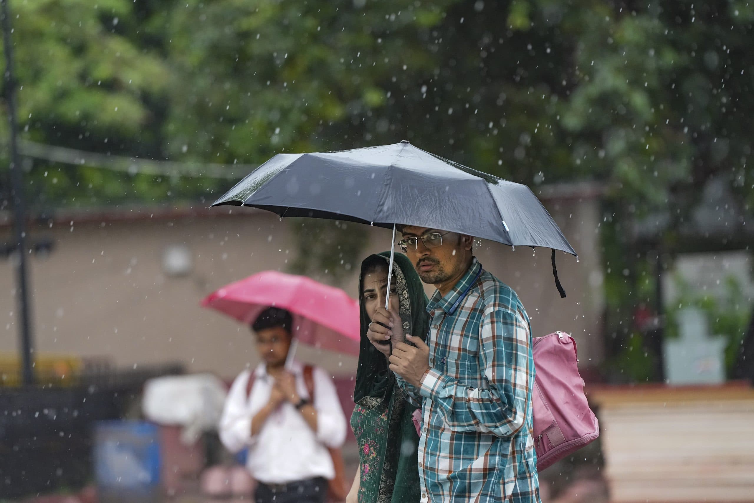 Bihar weather: बिहार में अगले तीन दिनों तक बारिश का मौसम, सावन शुरू होते ही करवट बदला मॉनसून