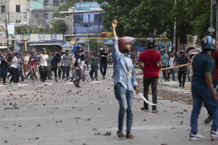 Bangladesh student Protest: बांग्लादेशी छात्रों द्वारा हिंसक प्रदर्शन 48 घंटे के लिए स्थगित, भारत तक पहुंचा हिंसा का प्रभाव