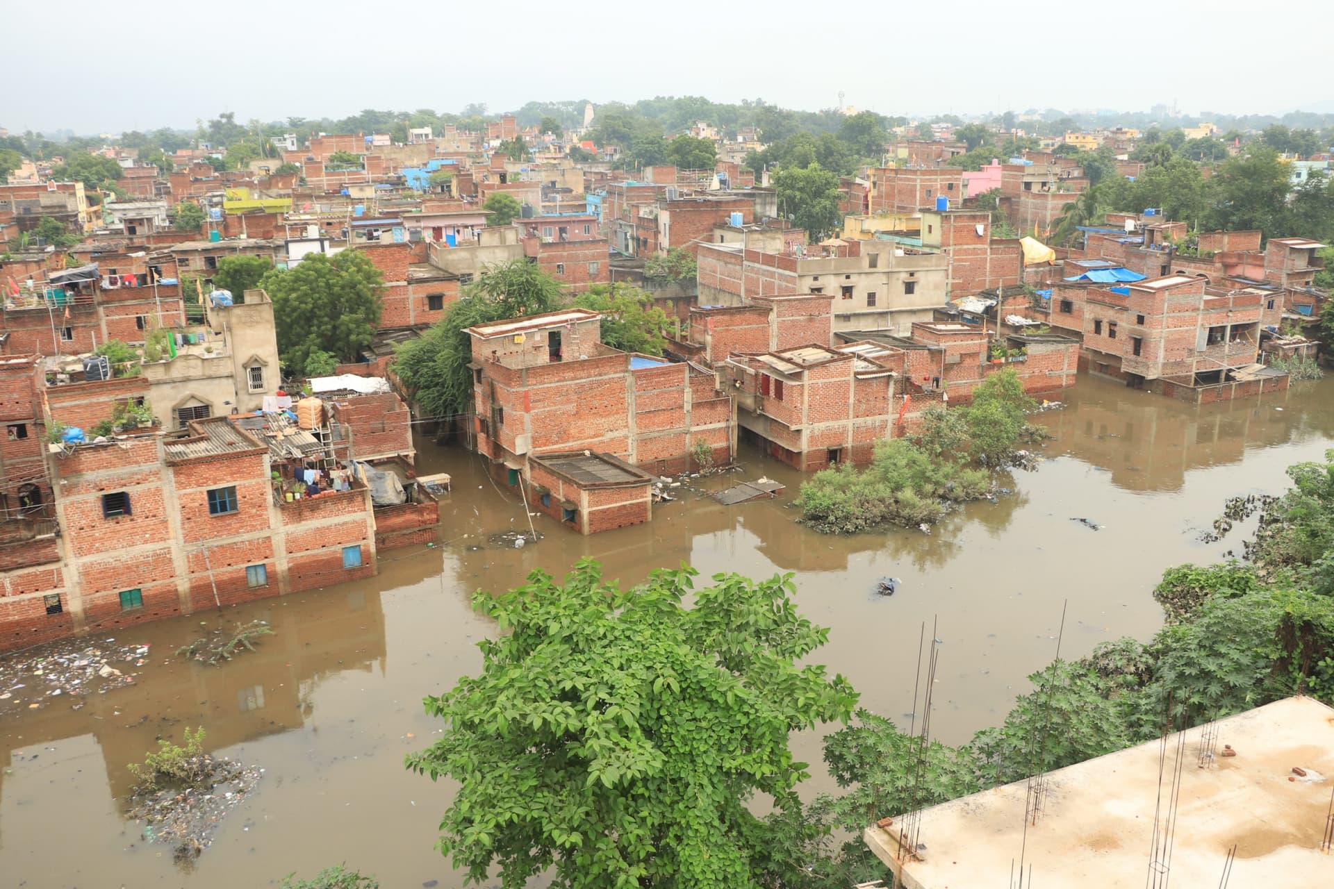 स्लुइस गेट से धीरे-धीरे निकला पानी, बागबेड़ा निचले क्षेत्र के बस्तियों को बाढ़ की स्थिति से मिली राहत