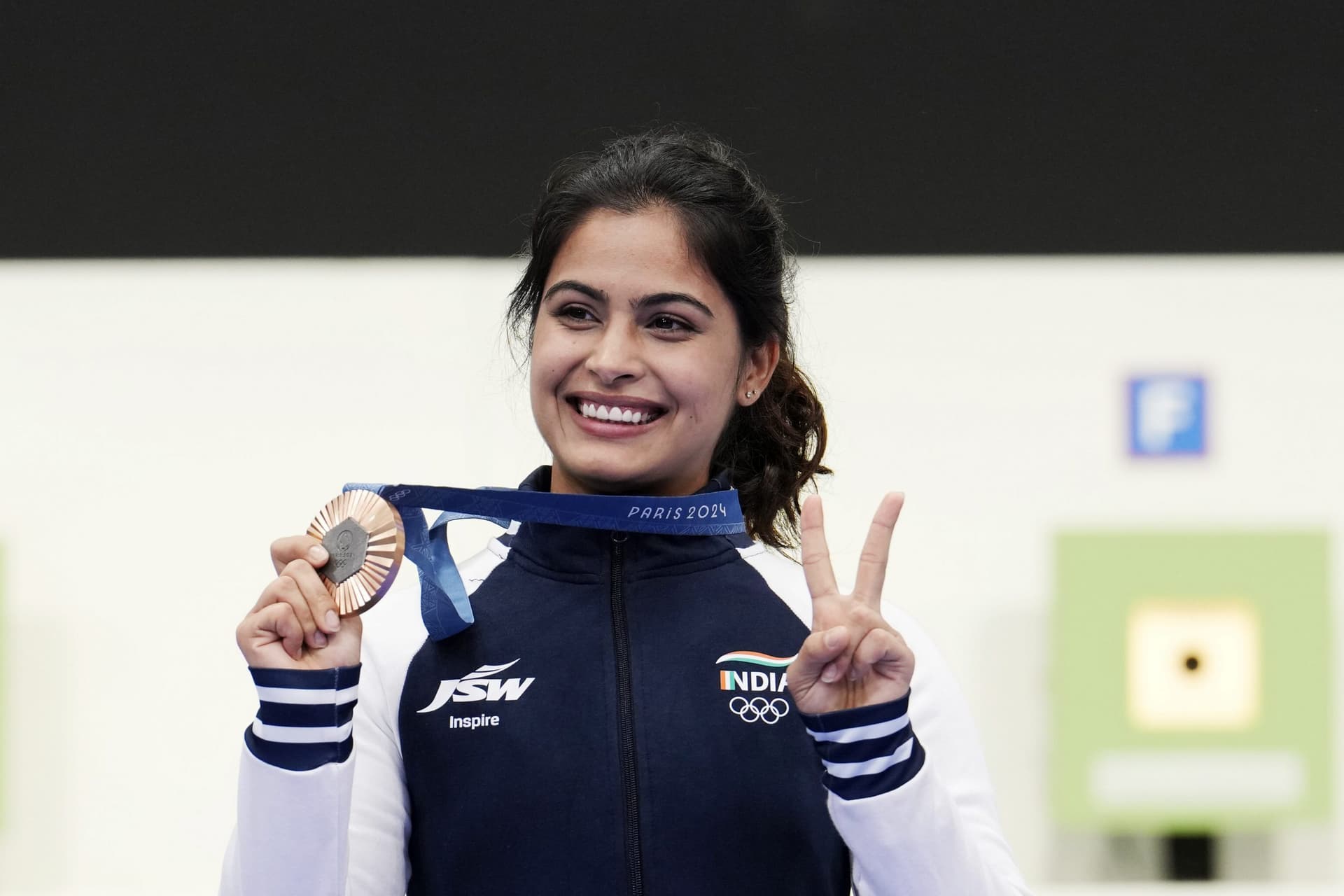Paris Olympics 2024: मनु भाकर ने भारत को दिलाया पहला मेडल, ब्रॉन्ज जीतकर रचा इतिहास