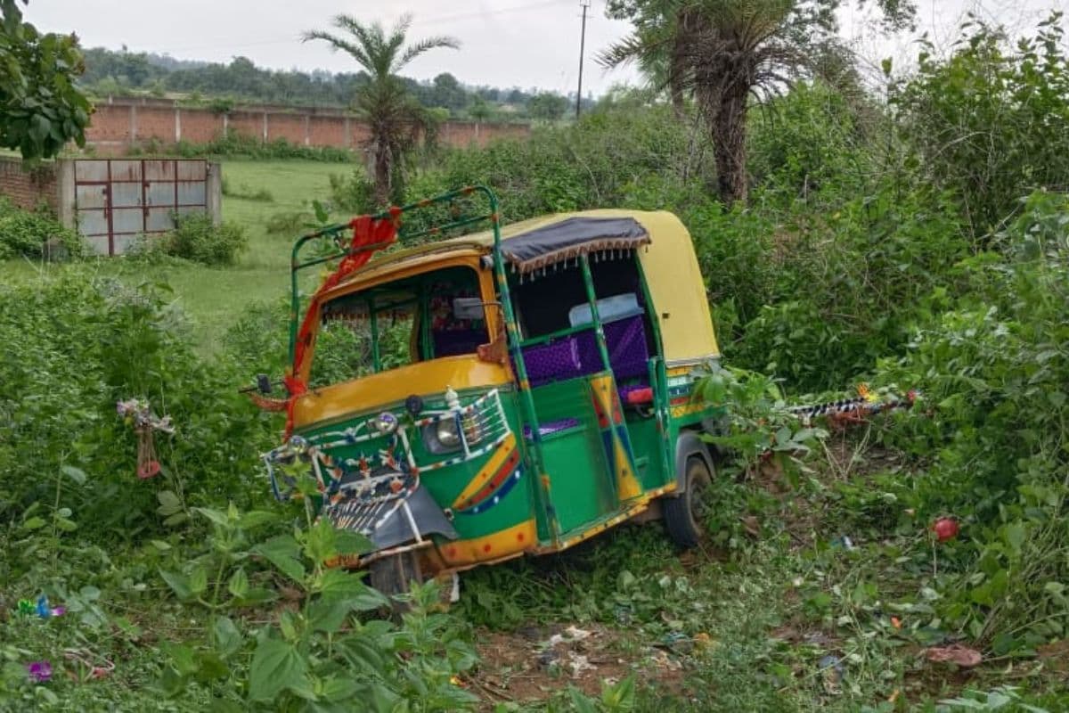 देवघर में सावन की दूसरी सोमवारी के दौरान बड़ा हादसा, कांवड़ियों से भरे ऑटो को कार ने मारी टक्कर, 1 की मौत