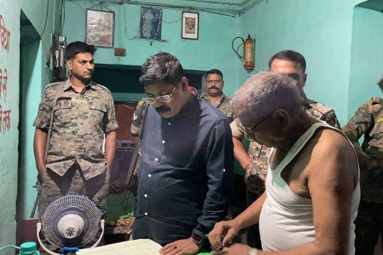 गिरिडीह के कई होटलों में पुलिस का छापा, कई संदिग्ध लोगों की है तलाश